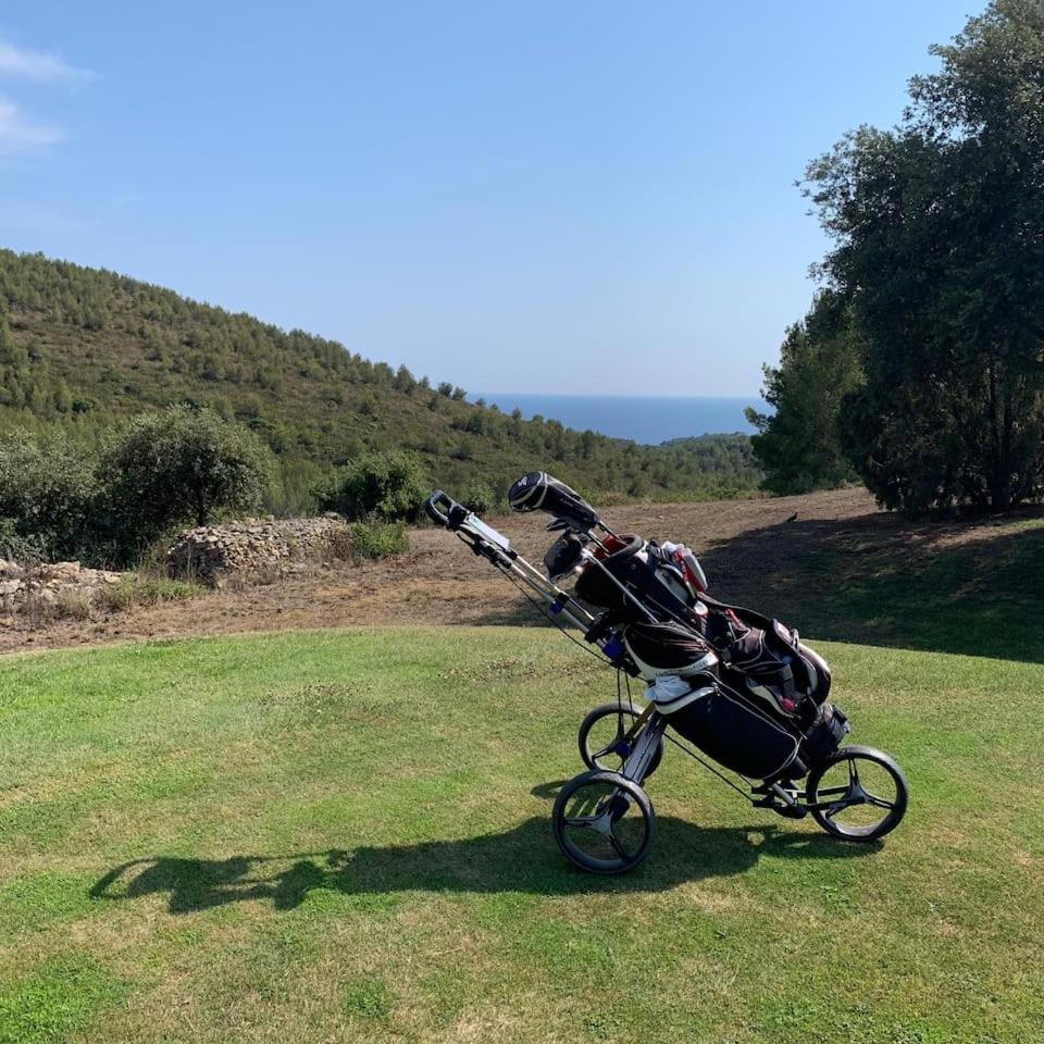 Hameau des amandiers-vue mer&golf Saint-Cyr-sur-Mer Exterior foto